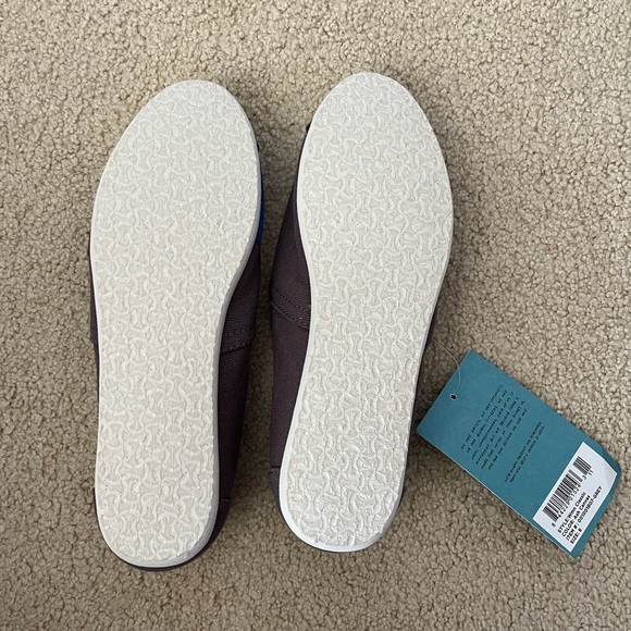 Toms Custom Painted Canvas Brown Ash Beauty Beast Disney Belle 6 NWT New Shoes - Picture 3 of 4